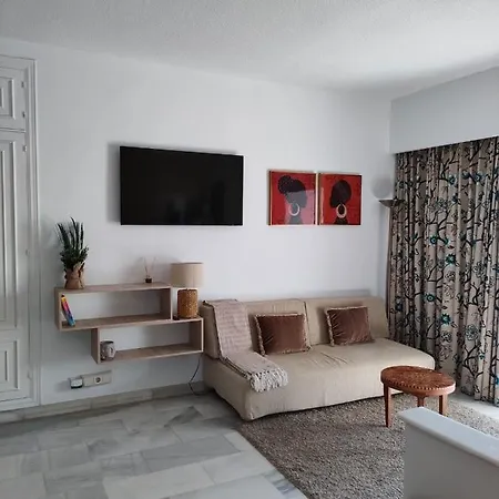 Bright & Cozy In The Center Of Puerto Banus, Pool And Terrace.