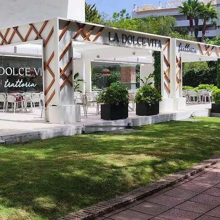 Bright & Cozy In The Center Of Puerto Banus, Pool And Terrace. Appartamento Marbella