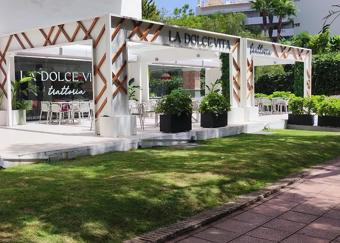 Bright & Cozy In The Center Of Puerto Banus, Pool And Terrace. Appartement Marbella